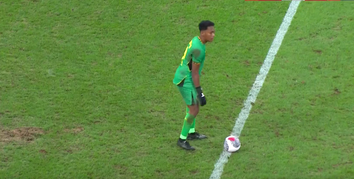 国青此役仍在西安国际足球中心进行，此前草皮破烂惹争议